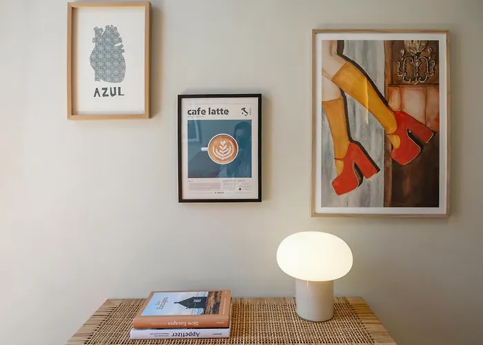 The Traditional Arts Memoir, Downtown Flat With Balcony And Comfort