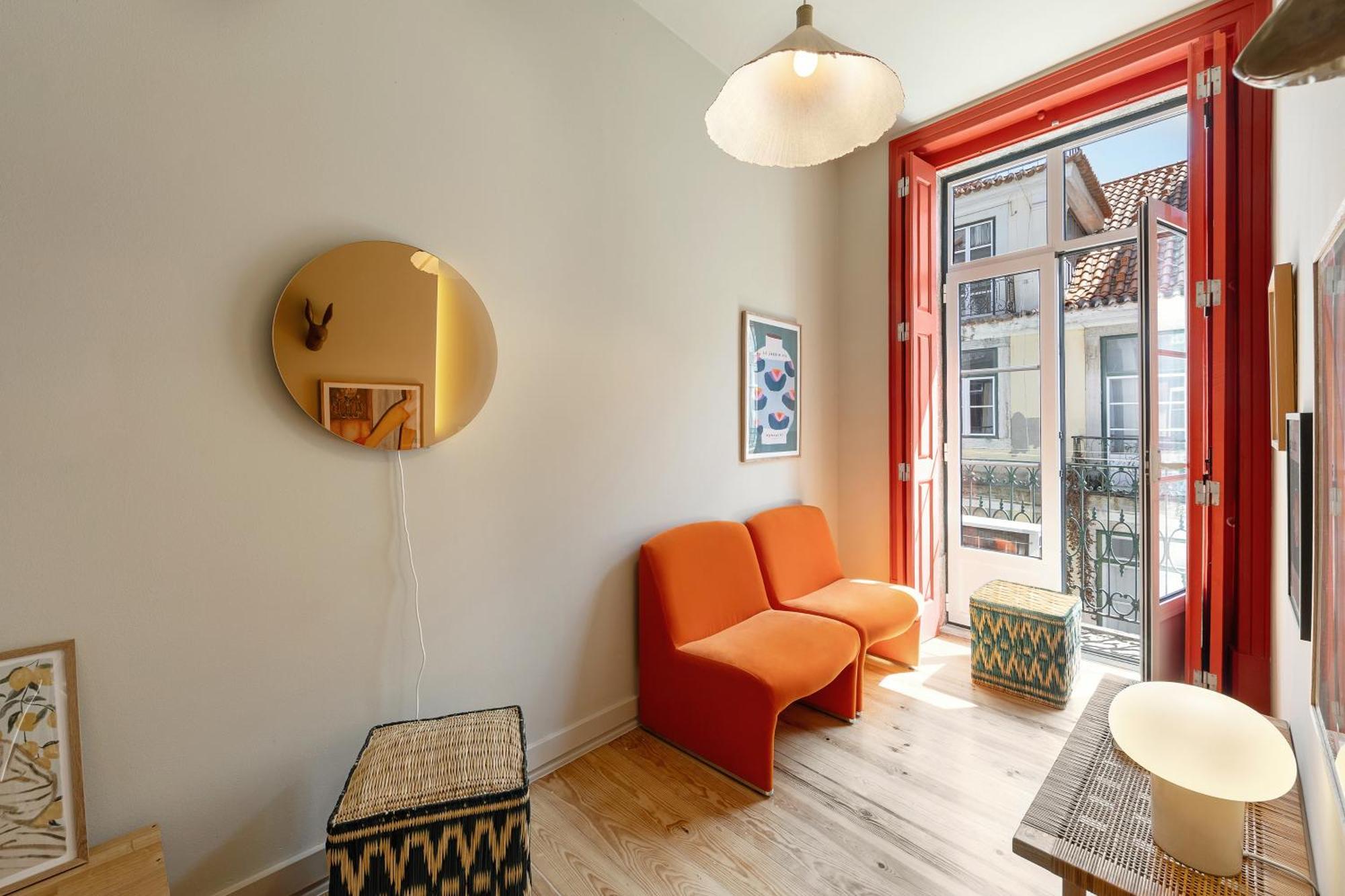 The Traditional Arts Memoir, Downtown Flat With Balcony And Comfort Apartament *